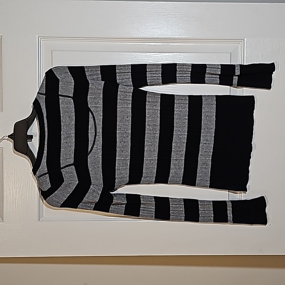 Mudd Striped V-Neck Sweater Gray Black Size L - Picture 3 of 3